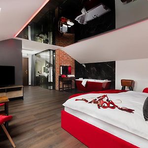Apartament "Red" z łóżkiem king-size